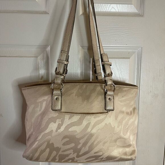 Dana  Buchman beige canvas and faux leather trims and accents shoulder bag. - Picture 3 of 14